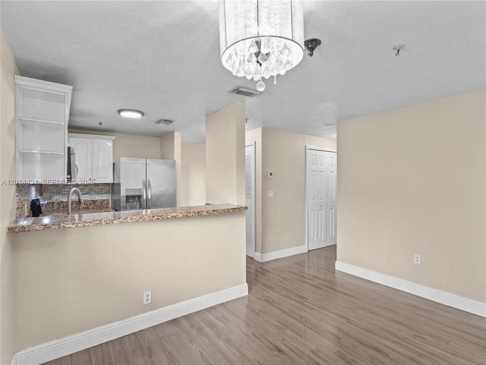 Active With Contract: $324,900 (3 beds, 2 baths, 1080 Square Feet)