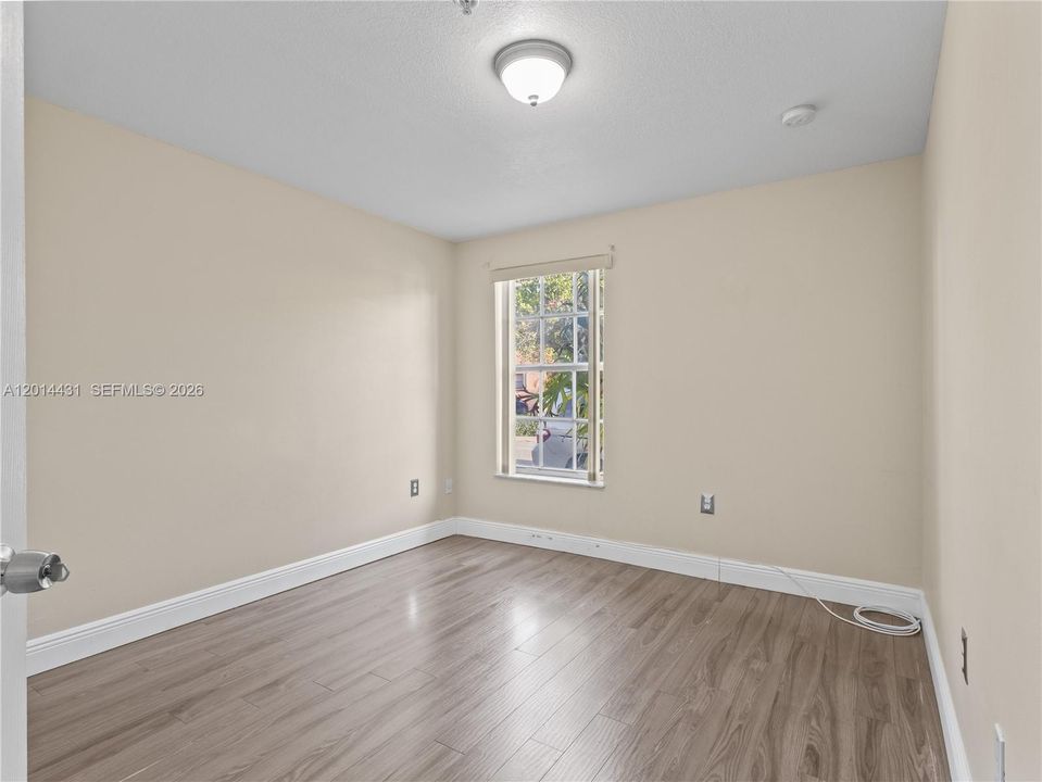 Active With Contract: $324,900 (3 beds, 2 baths, 1080 Square Feet)