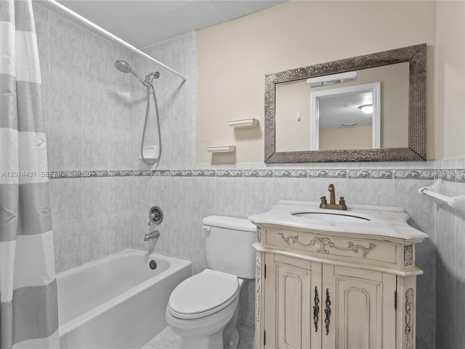 Active With Contract: $324,900 (3 beds, 2 baths, 1080 Square Feet)