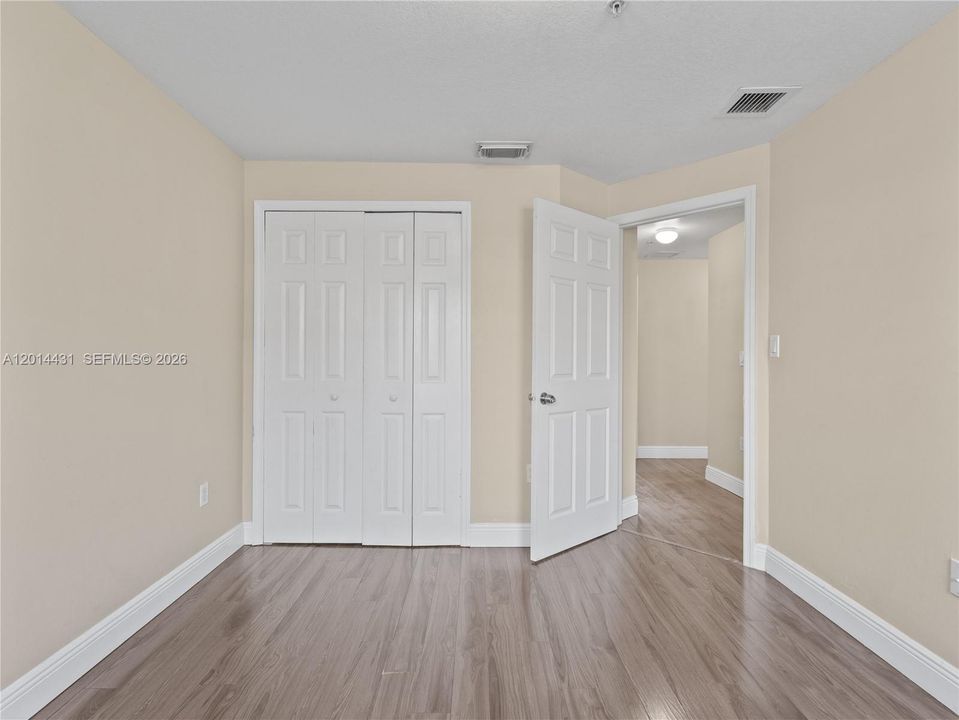 Active With Contract: $324,900 (3 beds, 2 baths, 1080 Square Feet)