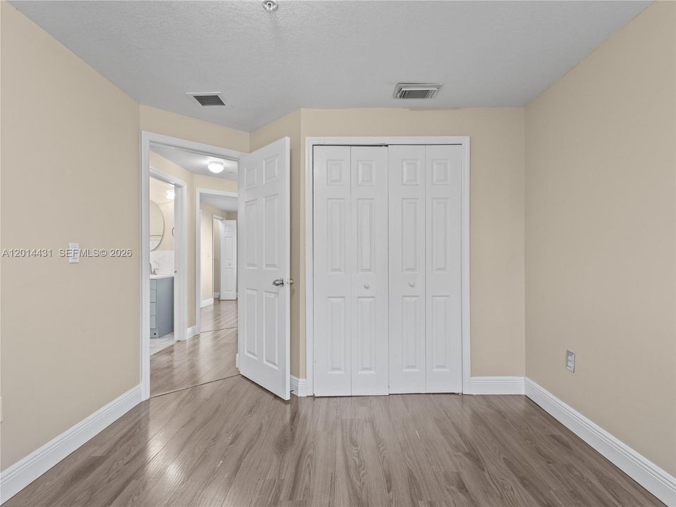 Active With Contract: $324,900 (3 beds, 2 baths, 1080 Square Feet)