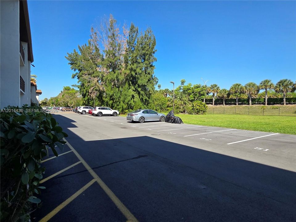 For Sale: $259,900 (1 beds, 1 baths, 665 Square Feet)