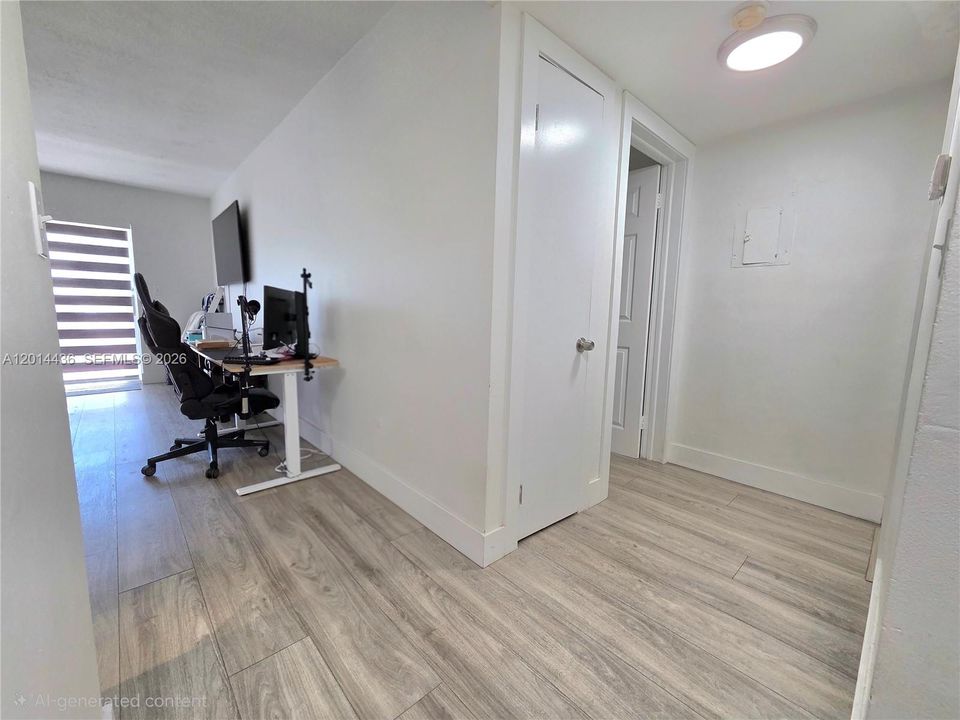 For Sale: $259,900 (1 beds, 1 baths, 665 Square Feet)