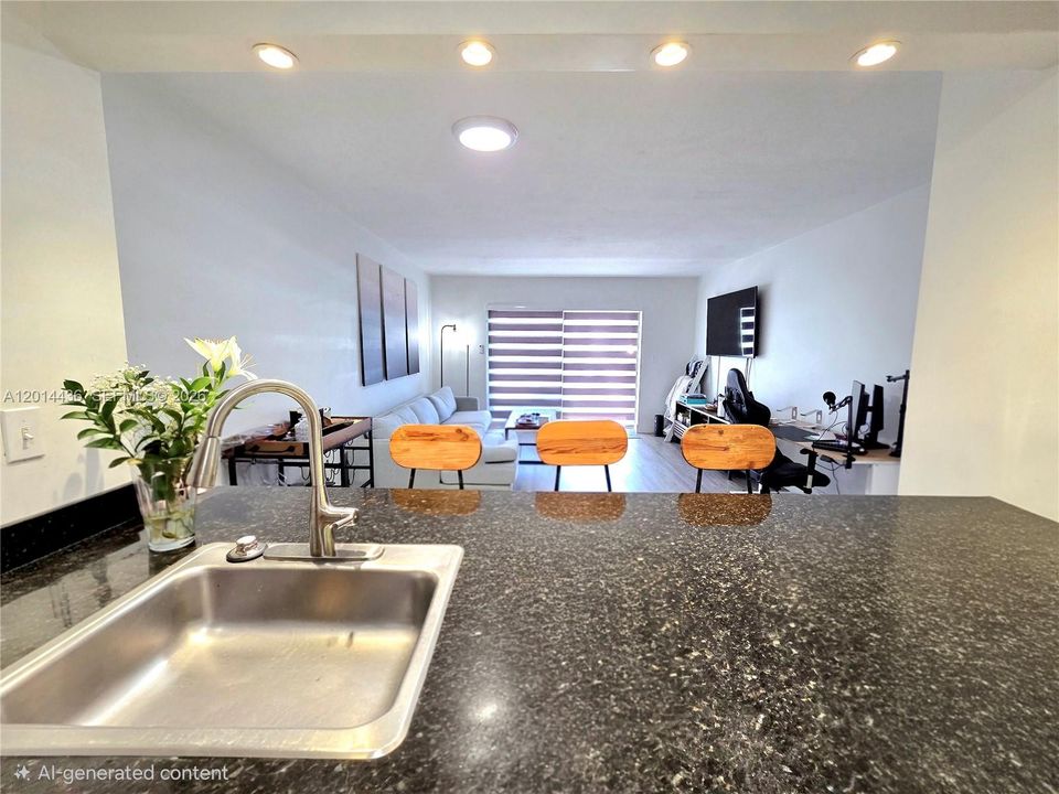 For Sale: $259,900 (1 beds, 1 baths, 665 Square Feet)