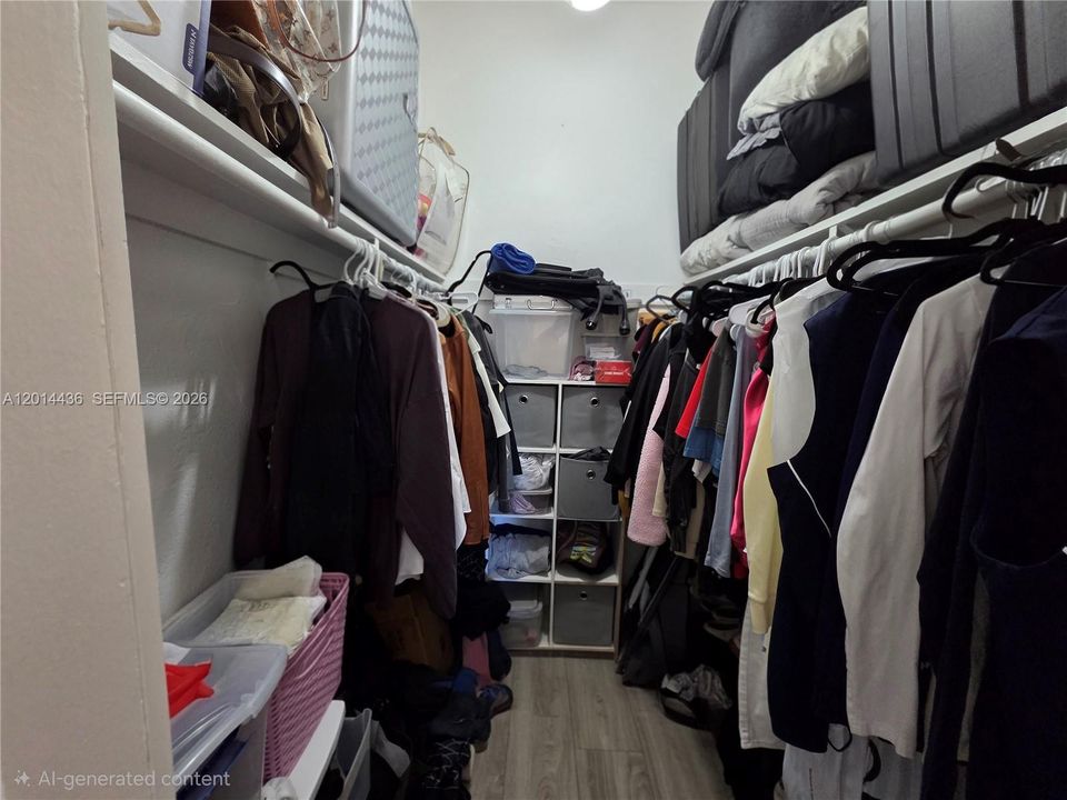 For Sale: $259,900 (1 beds, 1 baths, 665 Square Feet)