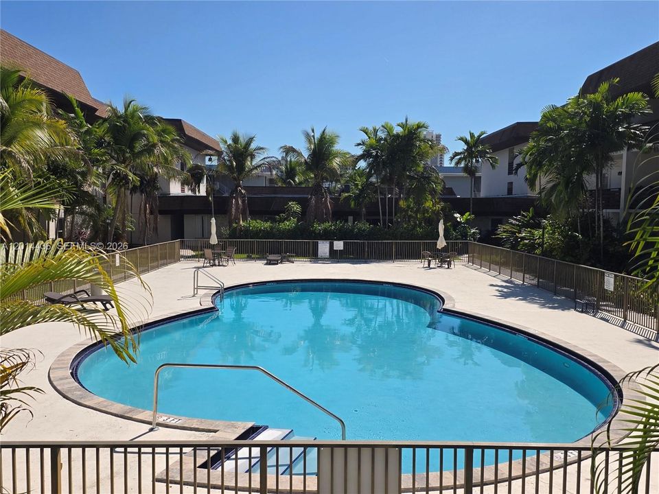 For Sale: $259,900 (1 beds, 1 baths, 665 Square Feet)