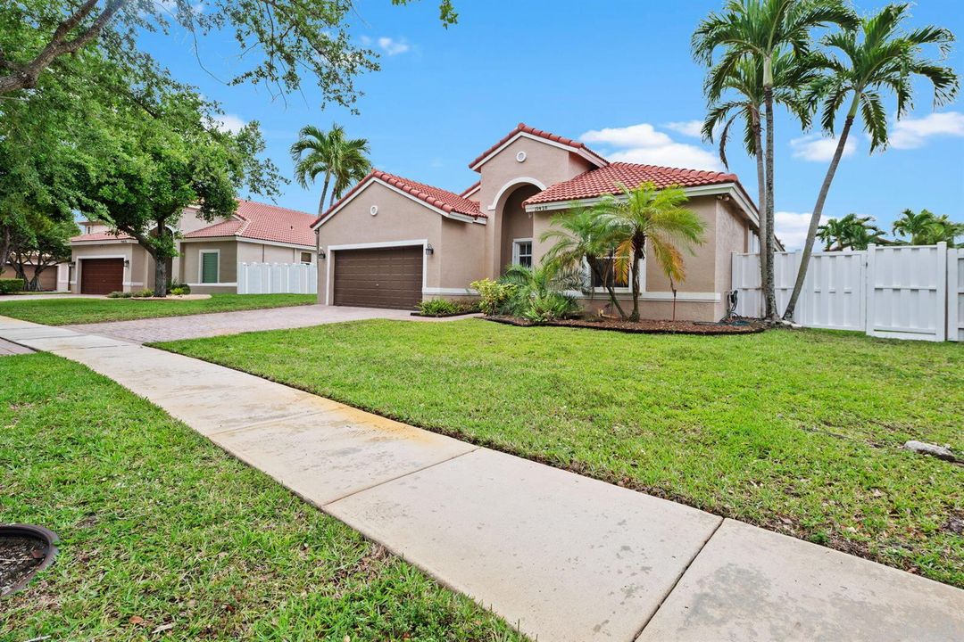 4-web-or-mls-19428-sw-27th-st
