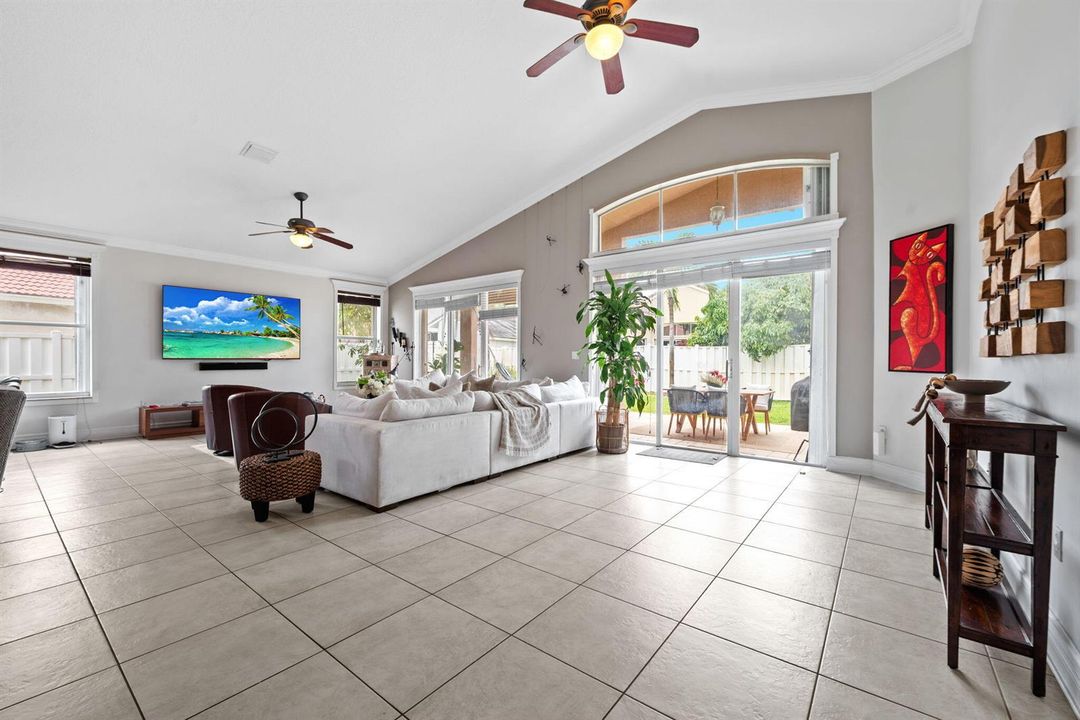 7-web-or-mls-19428-sw-27th-st