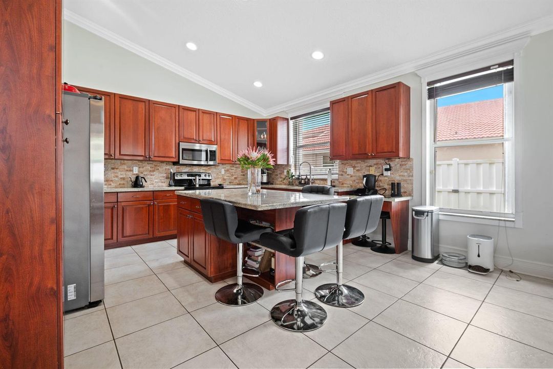 11-web-or-mls-19428-sw-27th-st