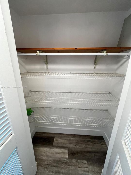 В аренду: $1,295 (0 спален, 1 ванн, 0 Квадратных фут)