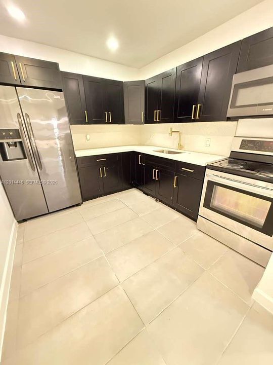Active With Contract: $1,800 (2 beds, 1 baths, 700 Square Feet)