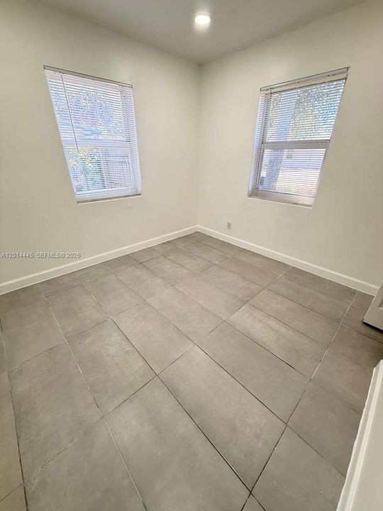Active With Contract: $1,800 (2 beds, 1 baths, 700 Square Feet)