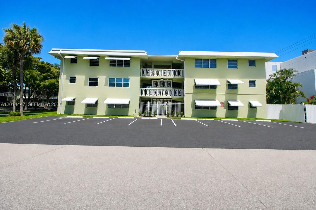 For Sale: $209,500 (2 beds, 2 baths, 800 Square Feet)