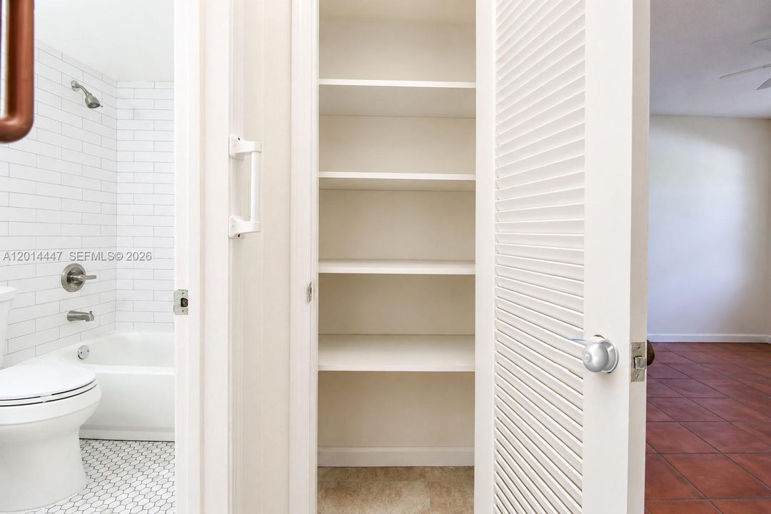 For Sale: $209,500 (2 beds, 2 baths, 800 Square Feet)