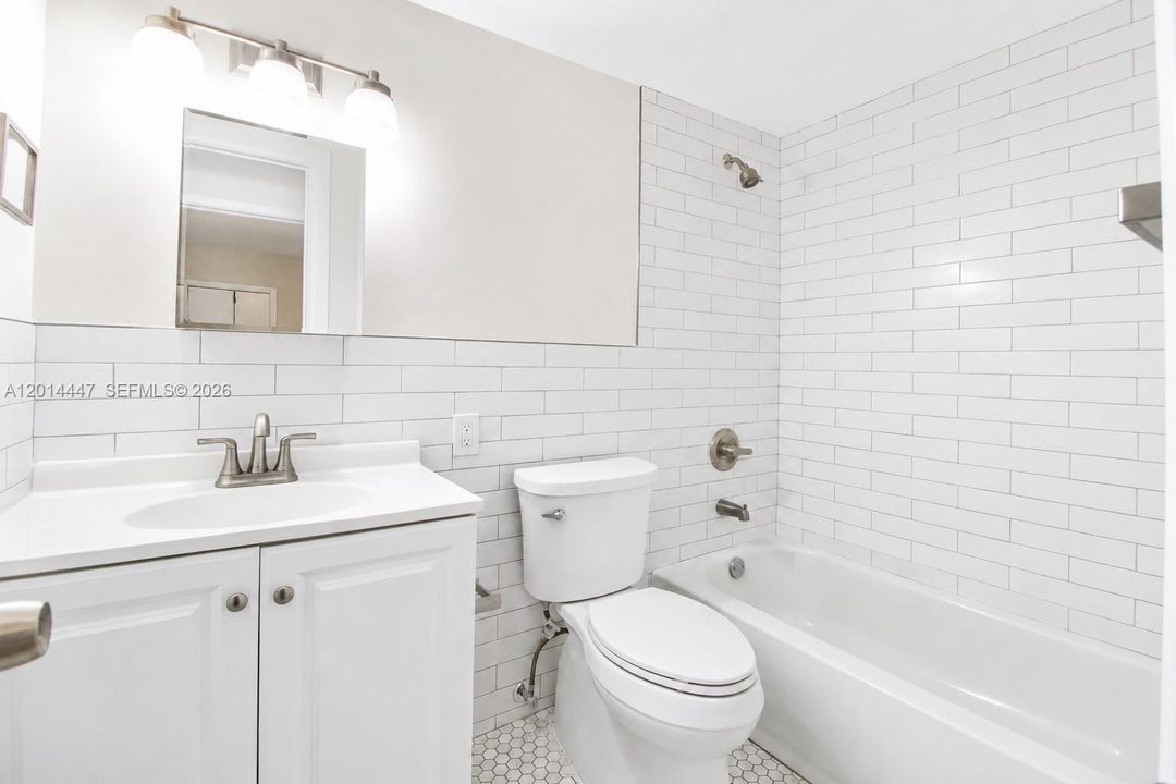 For Sale: $209,500 (2 beds, 2 baths, 800 Square Feet)