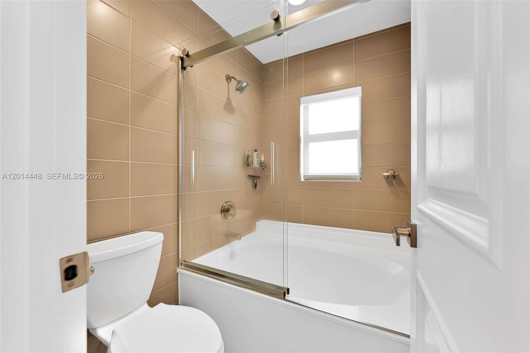 Activo con contrato: $585,000 (3 camas, 2 baños, 1819 Pies cuadrados)
