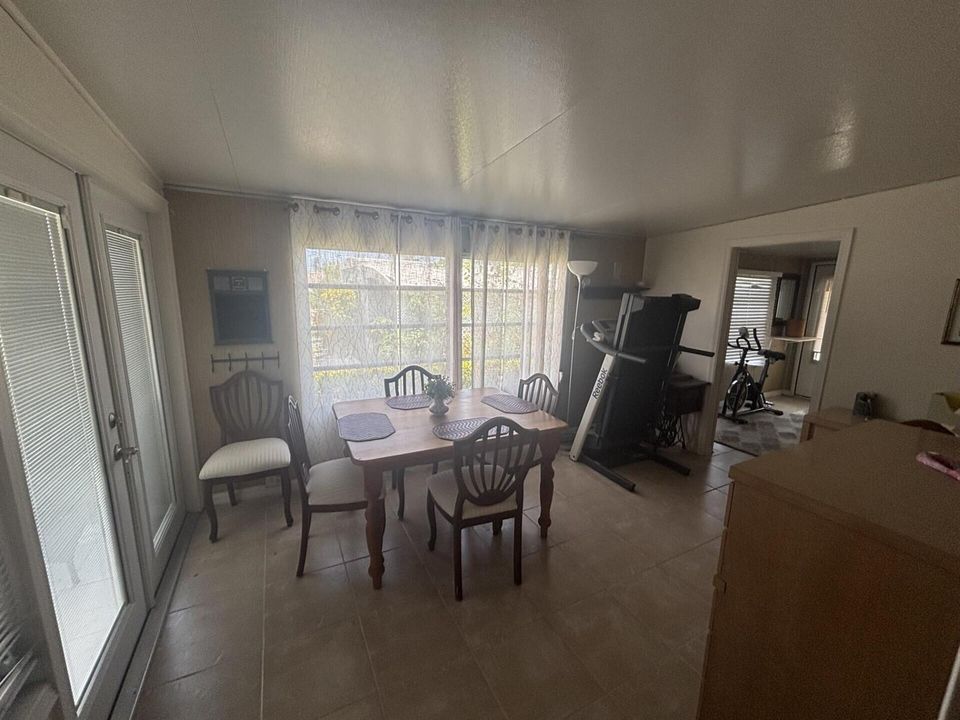 21edc2c9-cffb-4bd1-aaaa-1745dad23227