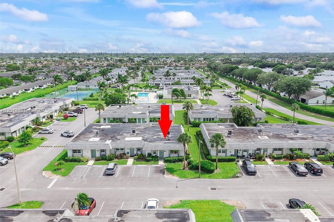 For Sale: $200,000 (1 beds, 2 baths, 999 Square Feet)