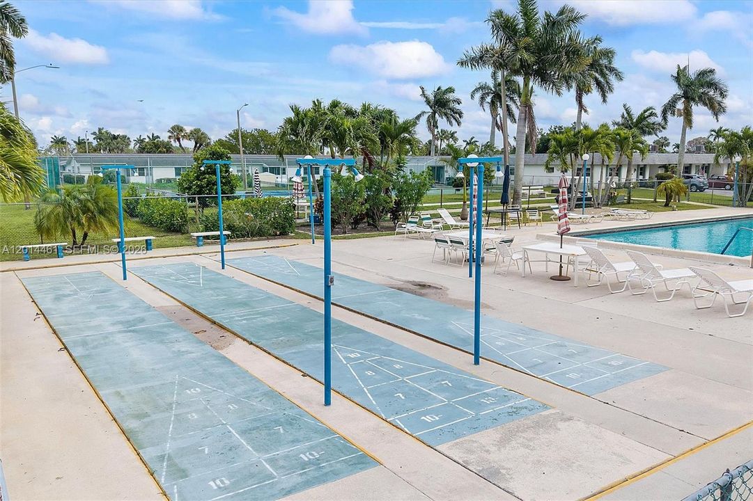 For Sale: $200,000 (1 beds, 2 baths, 999 Square Feet)