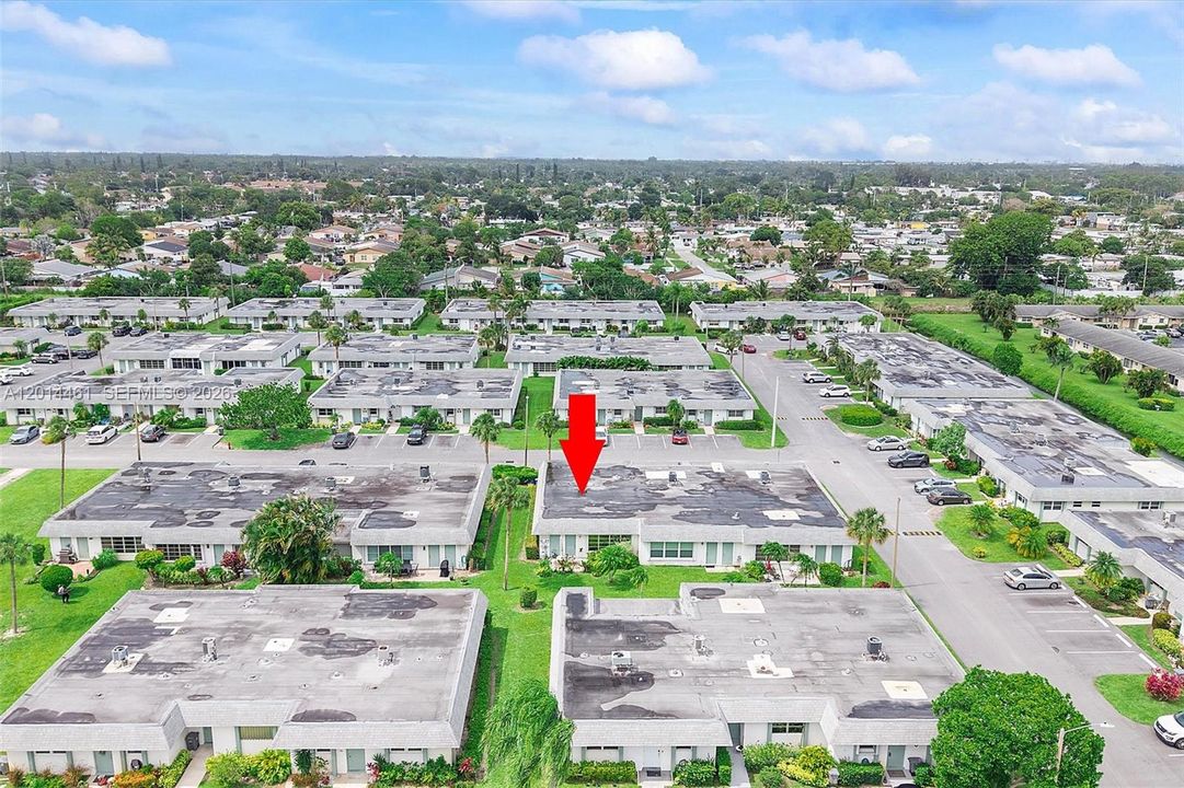 For Sale: $200,000 (1 beds, 2 baths, 999 Square Feet)