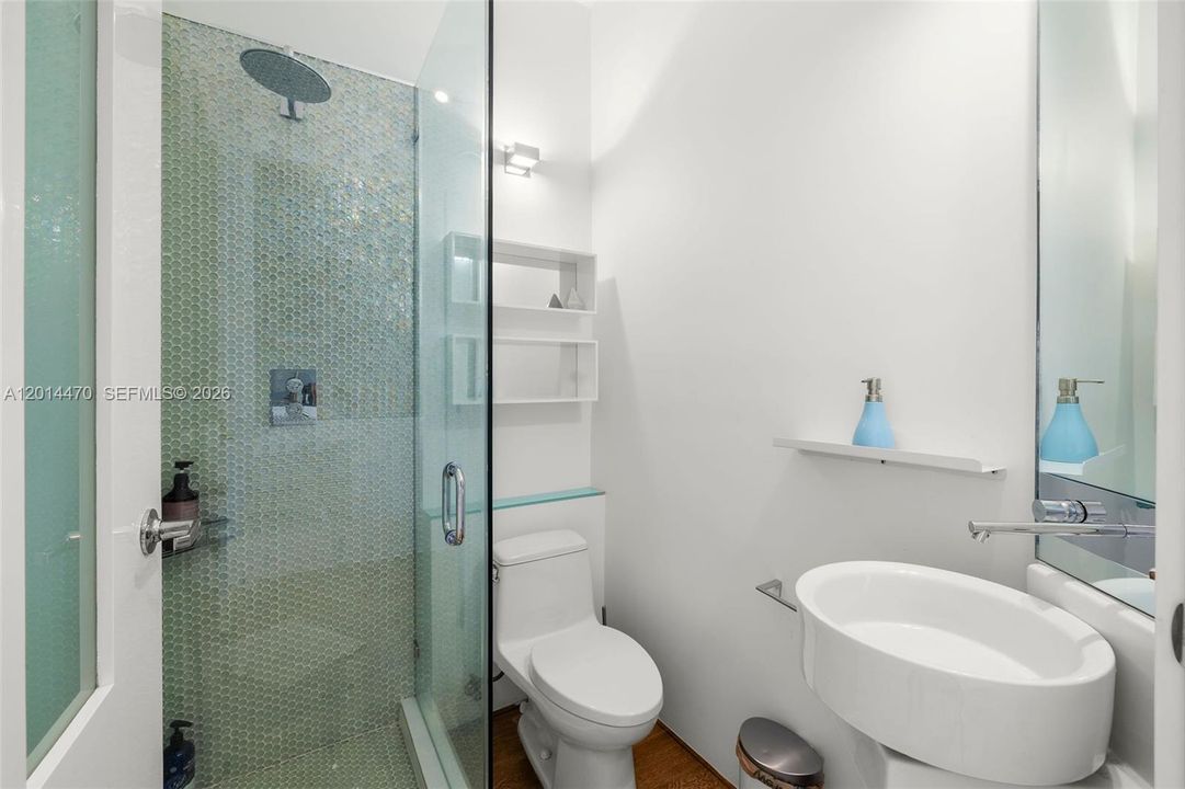 For Sale: $899,000 (2 beds, 2 baths, 966 Square Feet)