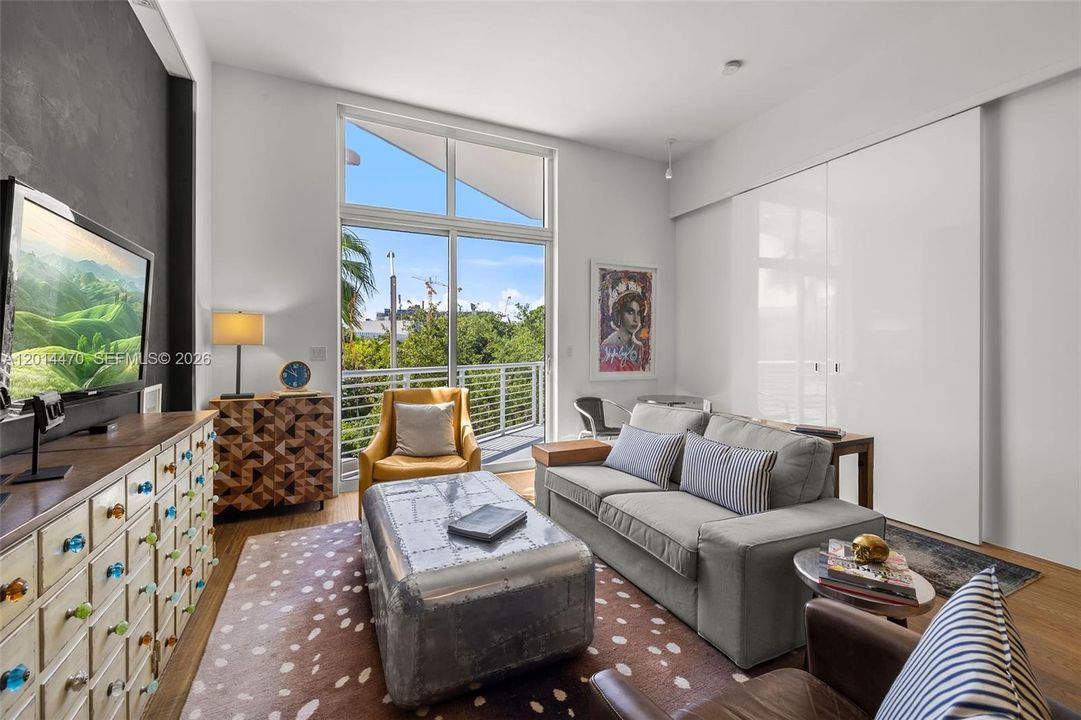 For Sale: $899,000 (2 beds, 2 baths, 966 Square Feet)