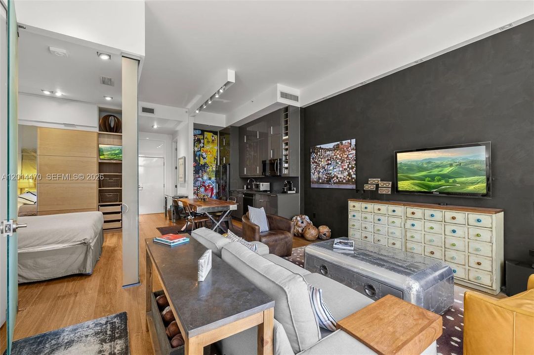 For Sale: $899,000 (2 beds, 2 baths, 966 Square Feet)