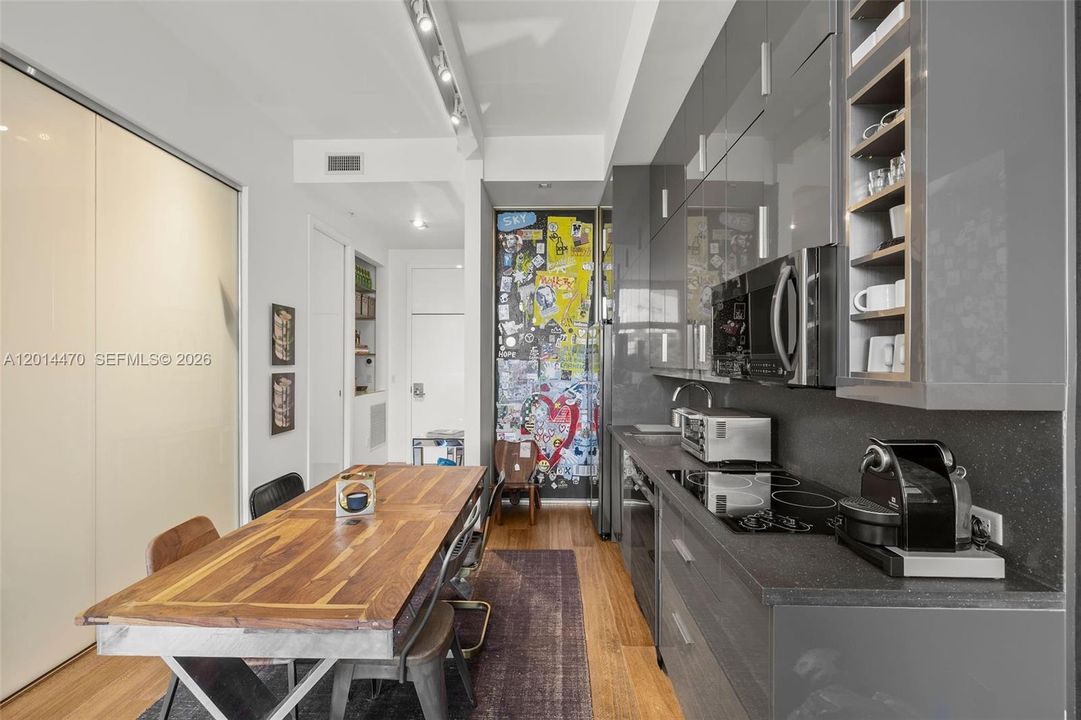 For Sale: $899,000 (2 beds, 2 baths, 966 Square Feet)