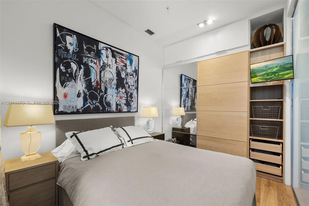 For Sale: $899,000 (2 beds, 2 baths, 966 Square Feet)