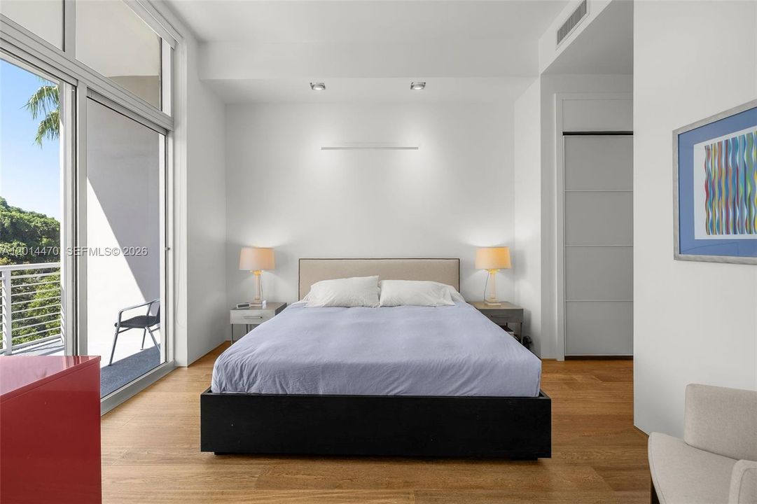 For Sale: $899,000 (2 beds, 2 baths, 966 Square Feet)