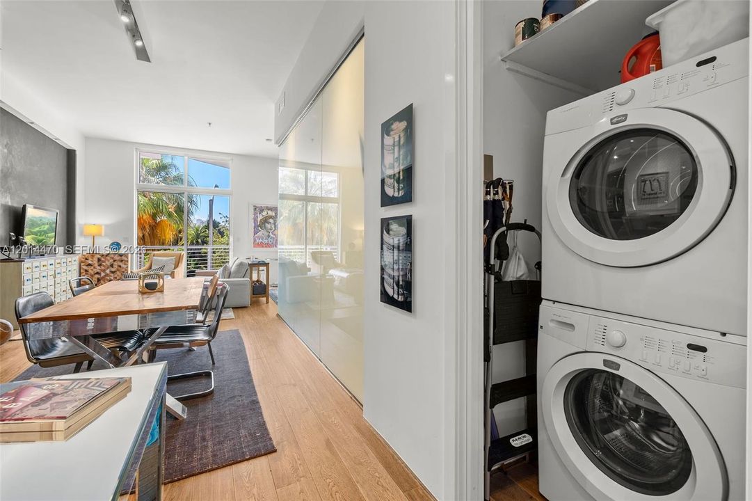 For Sale: $899,000 (2 beds, 2 baths, 966 Square Feet)