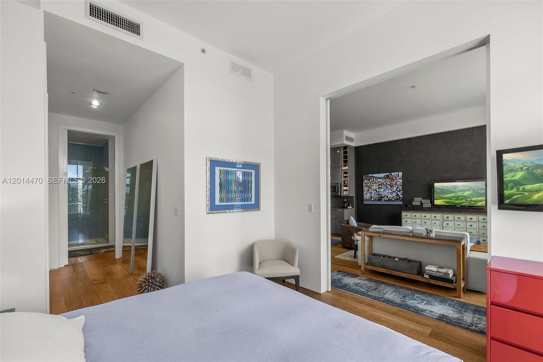 For Sale: $899,000 (2 beds, 2 baths, 966 Square Feet)