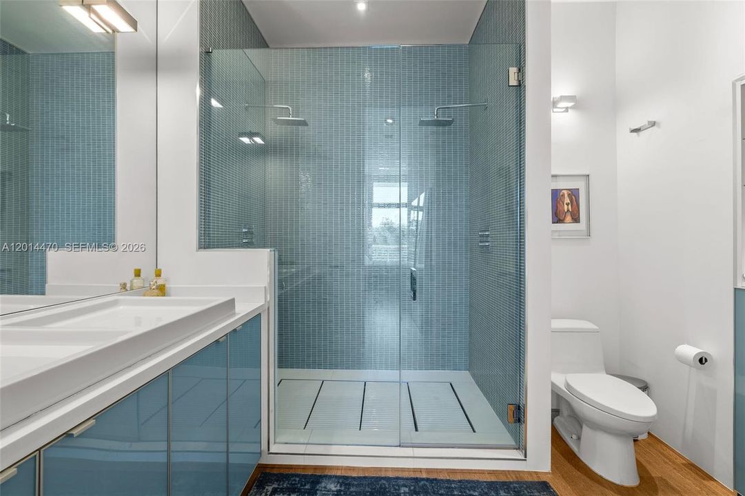 For Sale: $899,000 (2 beds, 2 baths, 966 Square Feet)