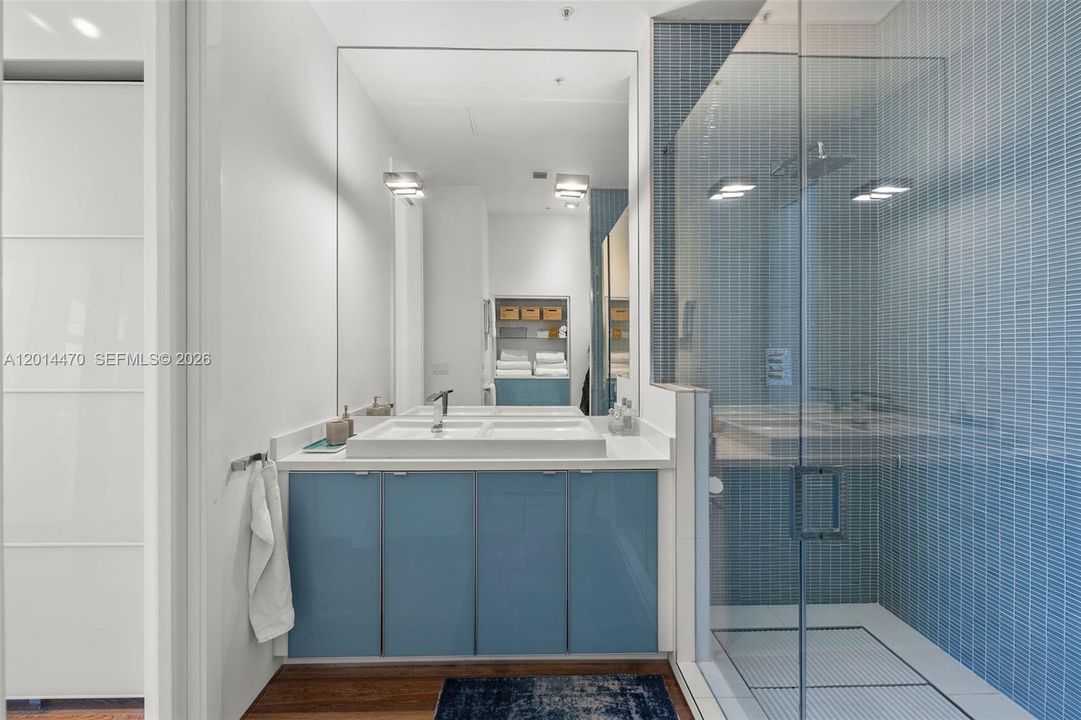For Sale: $899,000 (2 beds, 2 baths, 966 Square Feet)