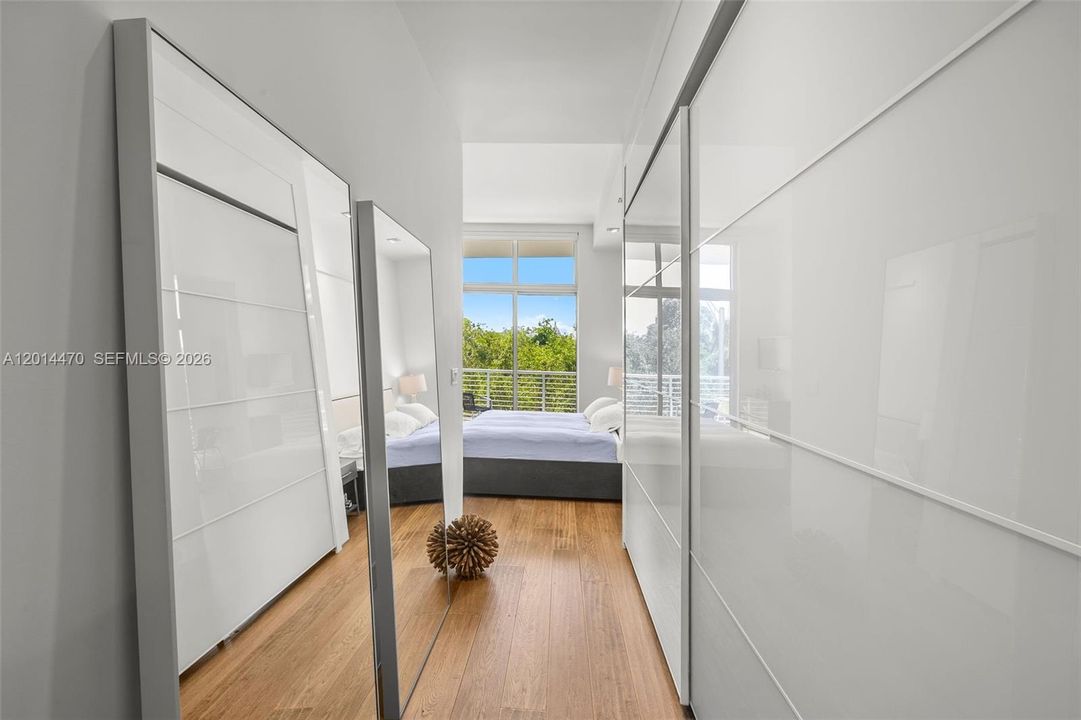 For Sale: $899,000 (2 beds, 2 baths, 966 Square Feet)