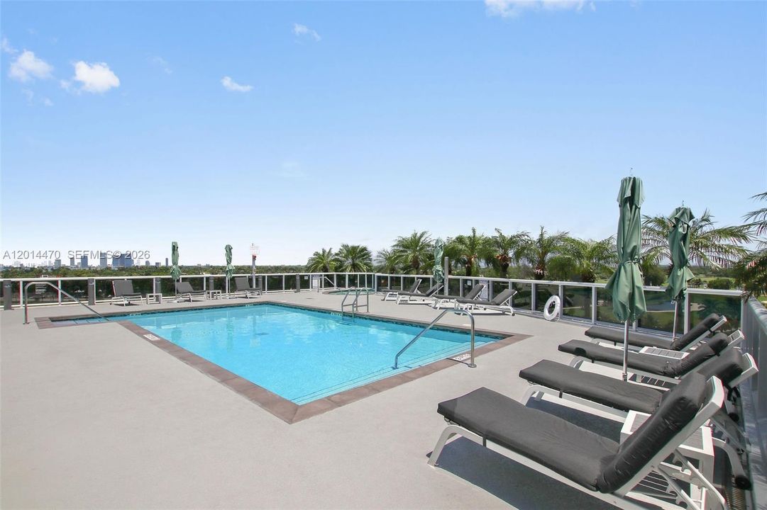 For Sale: $899,000 (2 beds, 2 baths, 966 Square Feet)