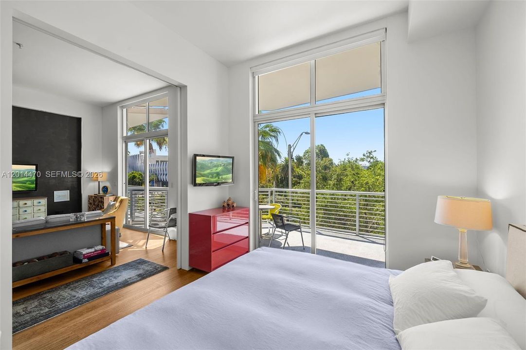 For Sale: $899,000 (2 beds, 2 baths, 966 Square Feet)