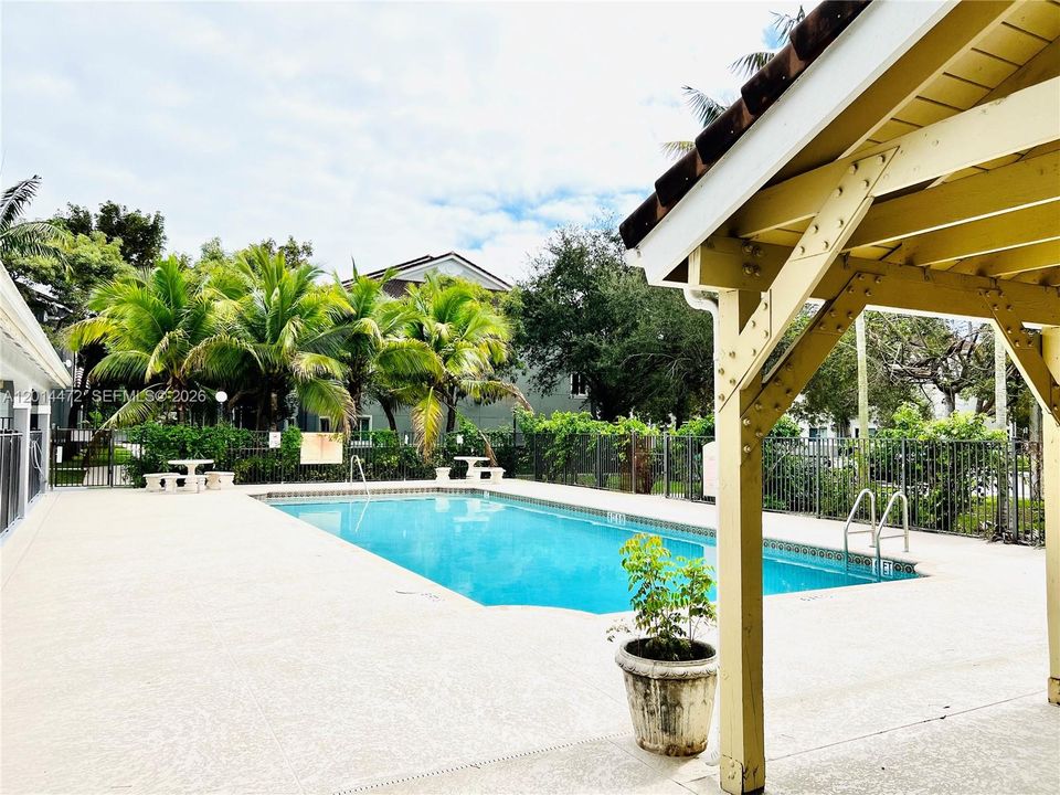 Recientemente alquilado: $1,900 (2 camas, 2 baños, 900 Pies cuadrados)
