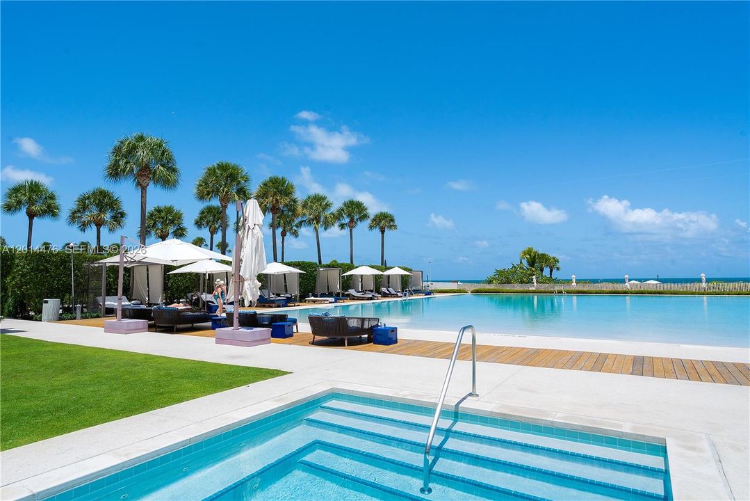 Poolside Amenities – The poolside setting includes shaded cabanas, lounge seating, manicured landscaping, and direct views toward the ocean. It offers a polished outdoor experience designed for relaxation and recreation.