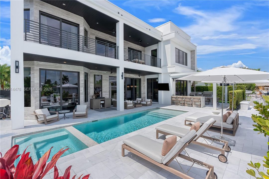 Activo con contrato: $5,700,000 (6 camas, 6 baños, 5260 Pies cuadrados)