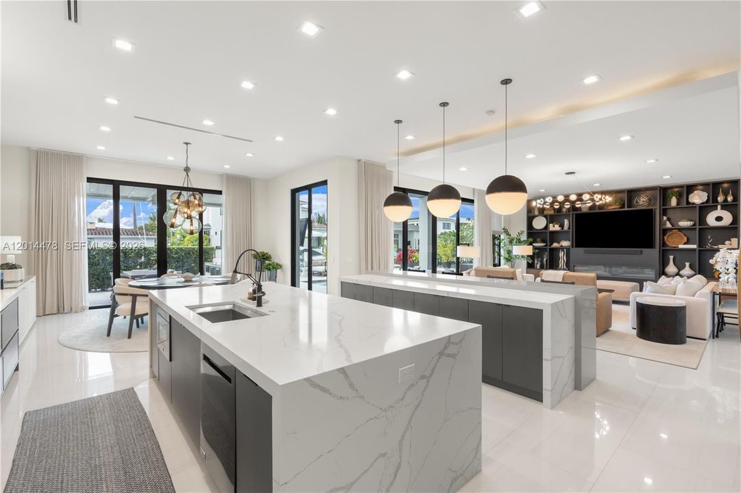 Activo con contrato: $5,700,000 (6 camas, 6 baños, 5260 Pies cuadrados)