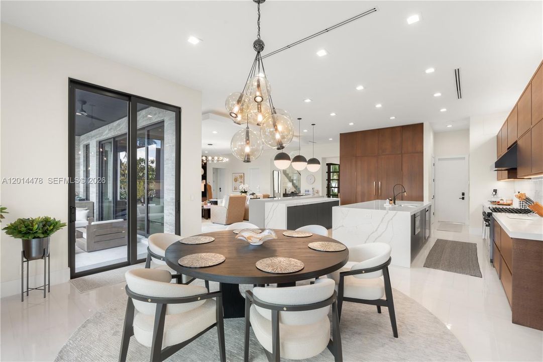 Activo con contrato: $5,700,000 (6 camas, 6 baños, 5260 Pies cuadrados)