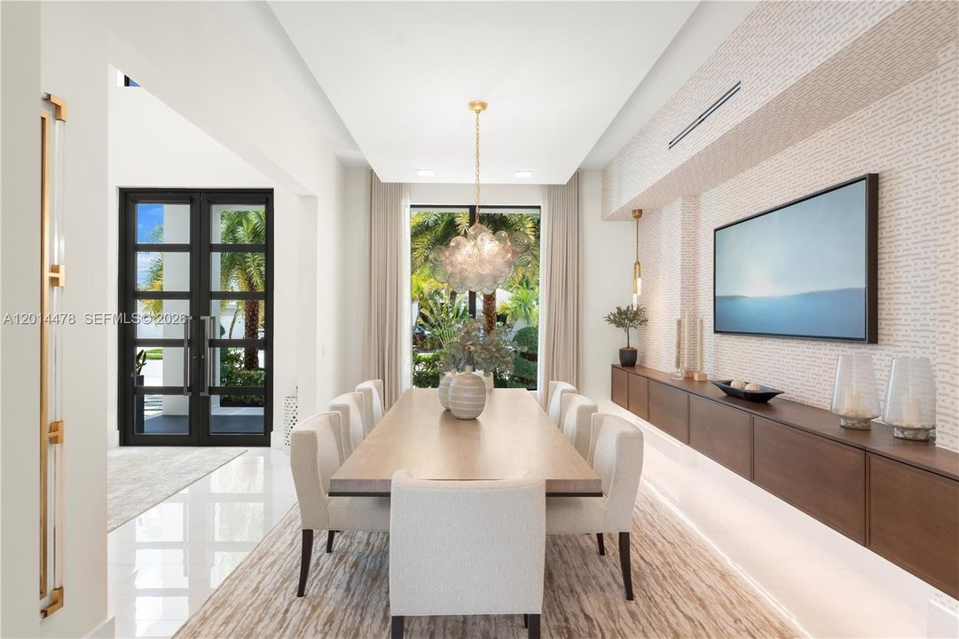 Activo con contrato: $5,700,000 (6 camas, 6 baños, 5260 Pies cuadrados)