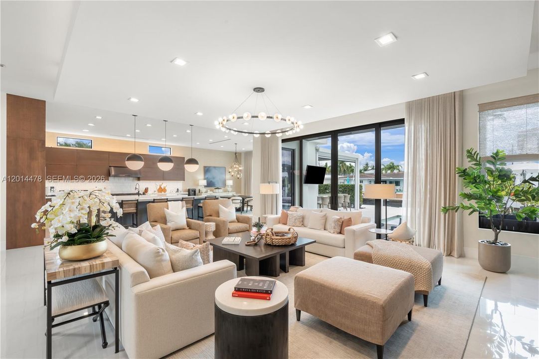 Activo con contrato: $5,700,000 (6 camas, 6 baños, 5260 Pies cuadrados)