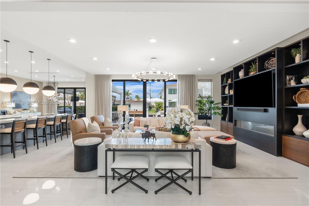 Activo con contrato: $5,700,000 (6 camas, 6 baños, 5260 Pies cuadrados)