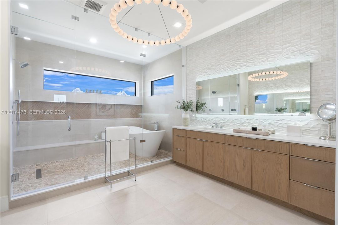 Activo con contrato: $5,700,000 (6 camas, 6 baños, 5260 Pies cuadrados)