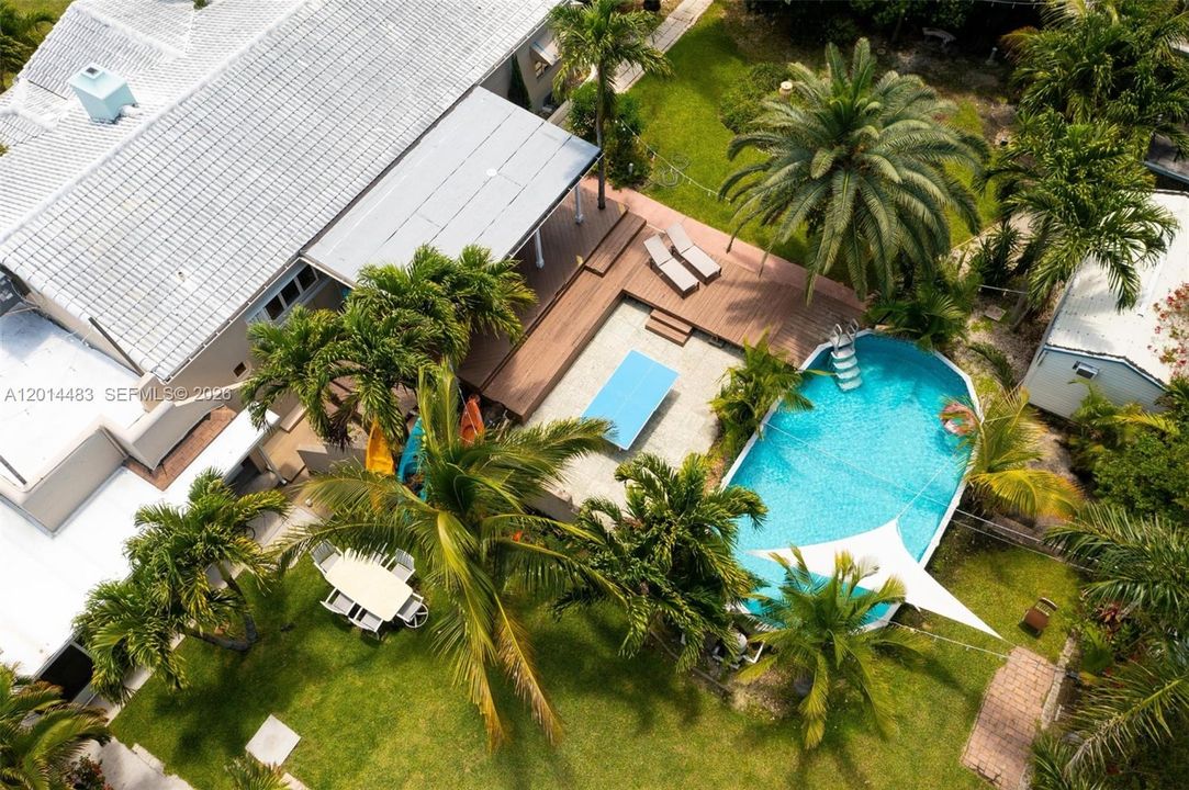 En Venta: $1,499,000 (5 camas, 3 baños, 2821 Pies cuadrados)