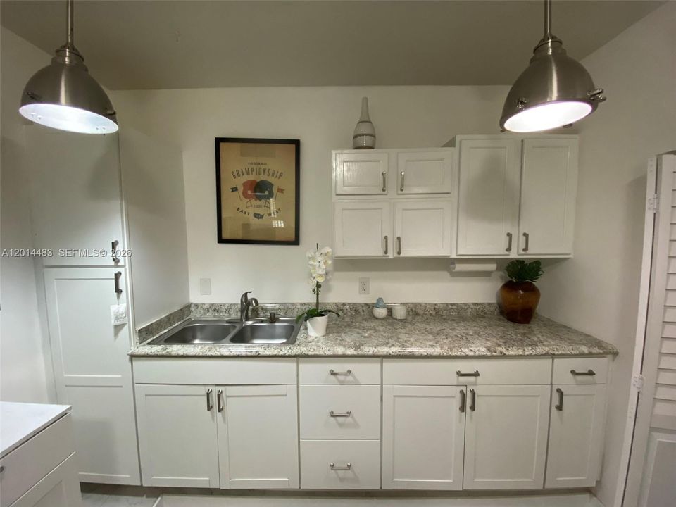En Venta: $1,499,000 (5 camas, 3 baños, 2821 Pies cuadrados)