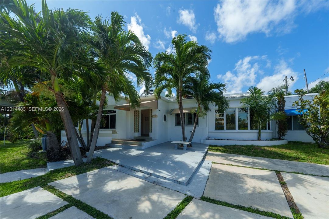 En Venta: $1,499,000 (5 camas, 3 baños, 2821 Pies cuadrados)