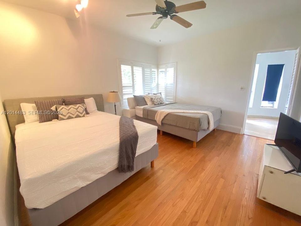 En Venta: $1,499,000 (5 camas, 3 baños, 2821 Pies cuadrados)